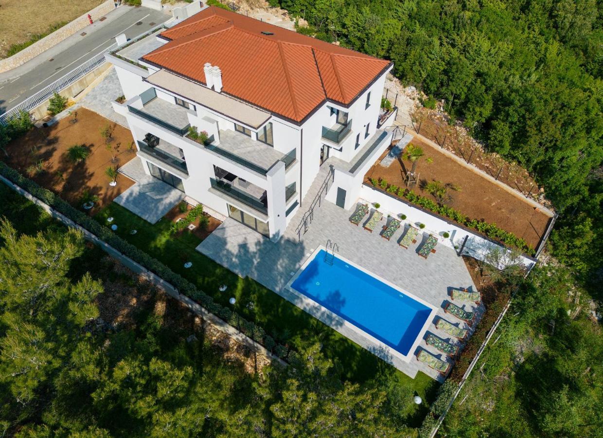 Apartments Paola & Karla With Pool Veglia Exterior foto