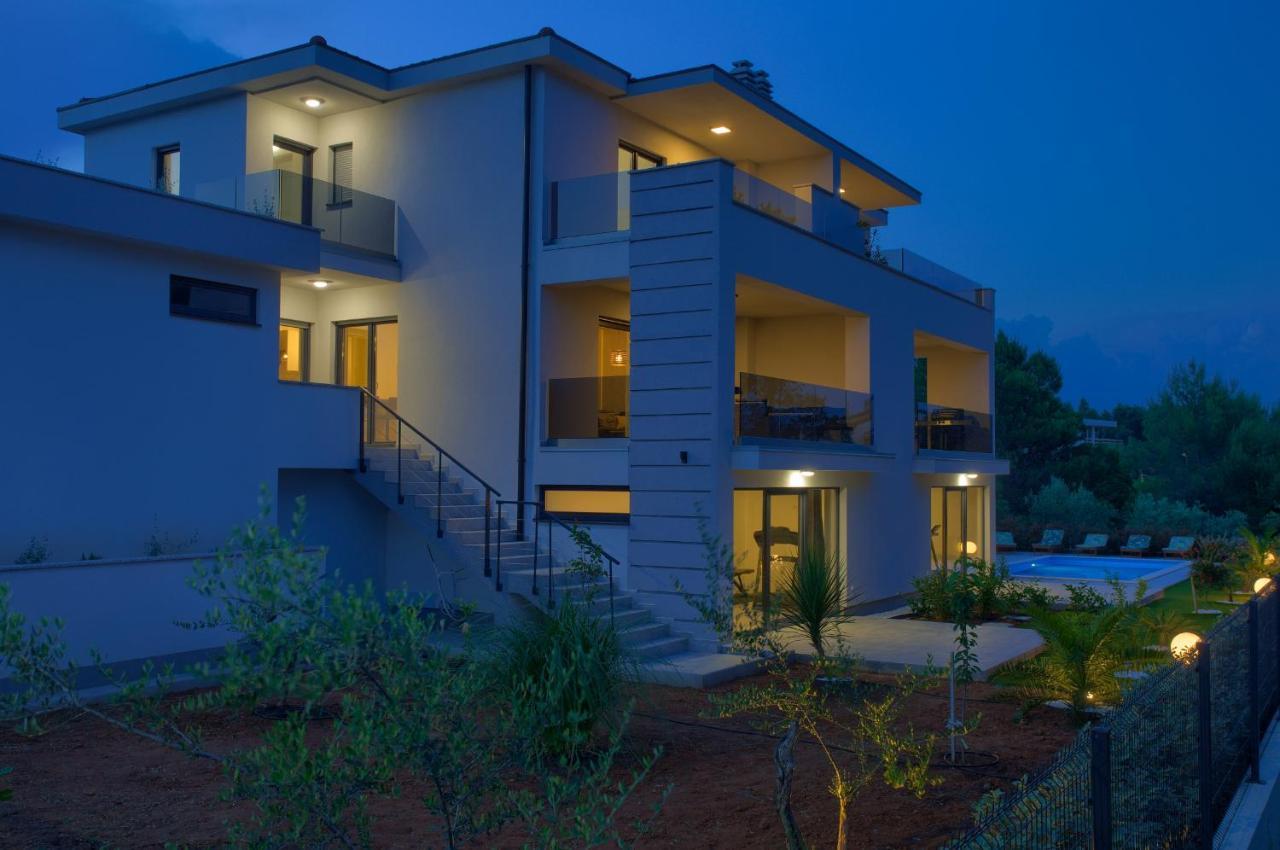Apartments Paola & Karla With Pool Veglia Exterior foto