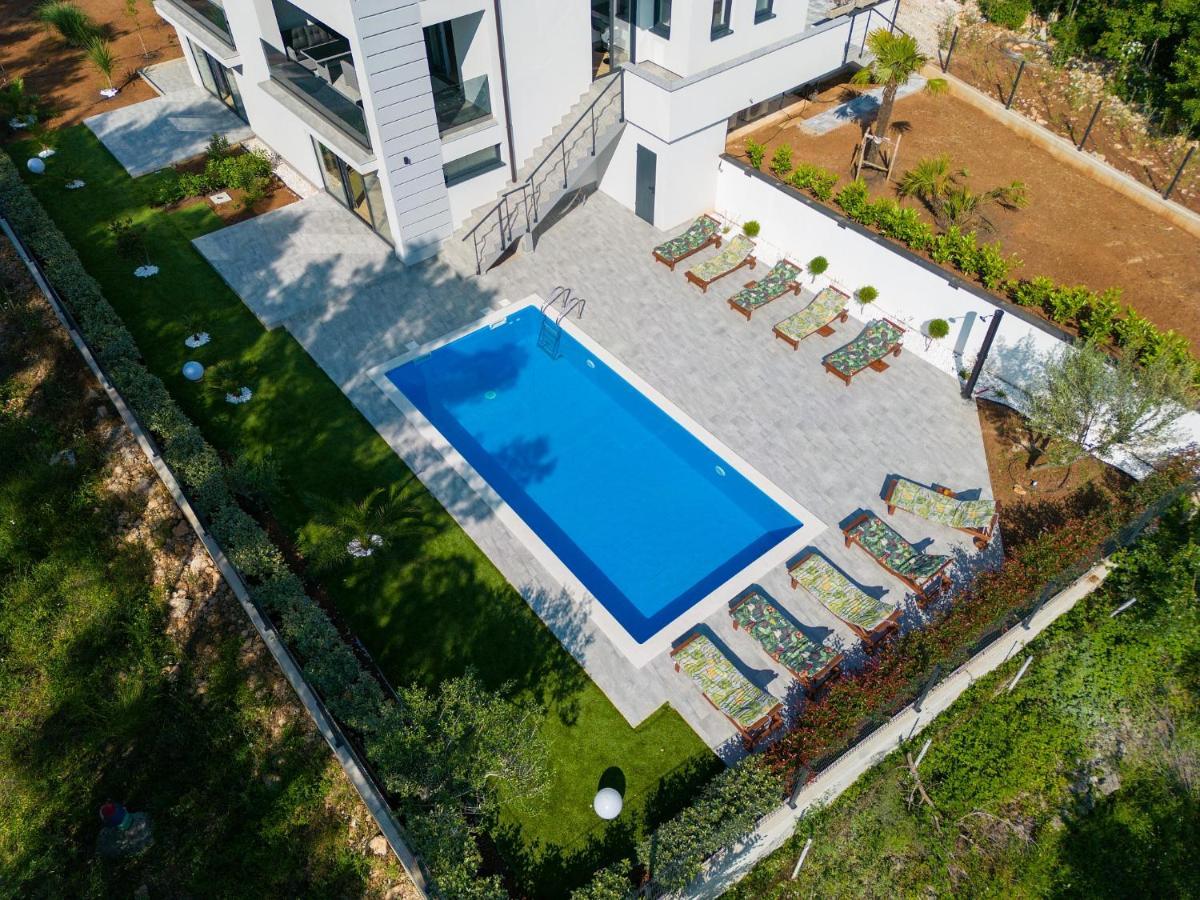 Apartments Paola & Karla With Pool Veglia Exterior foto