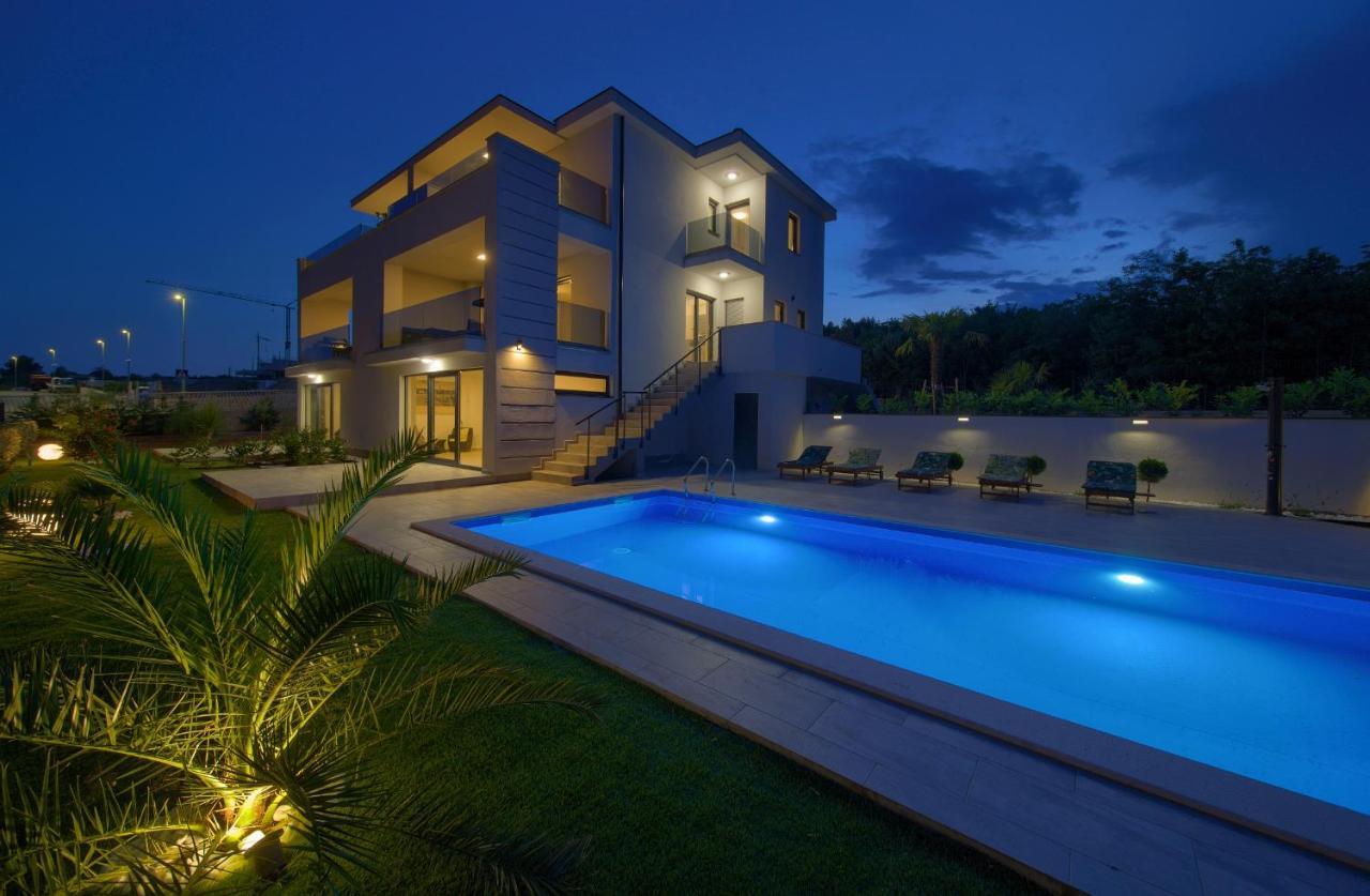 Apartments Paola & Karla With Pool Veglia Exterior foto