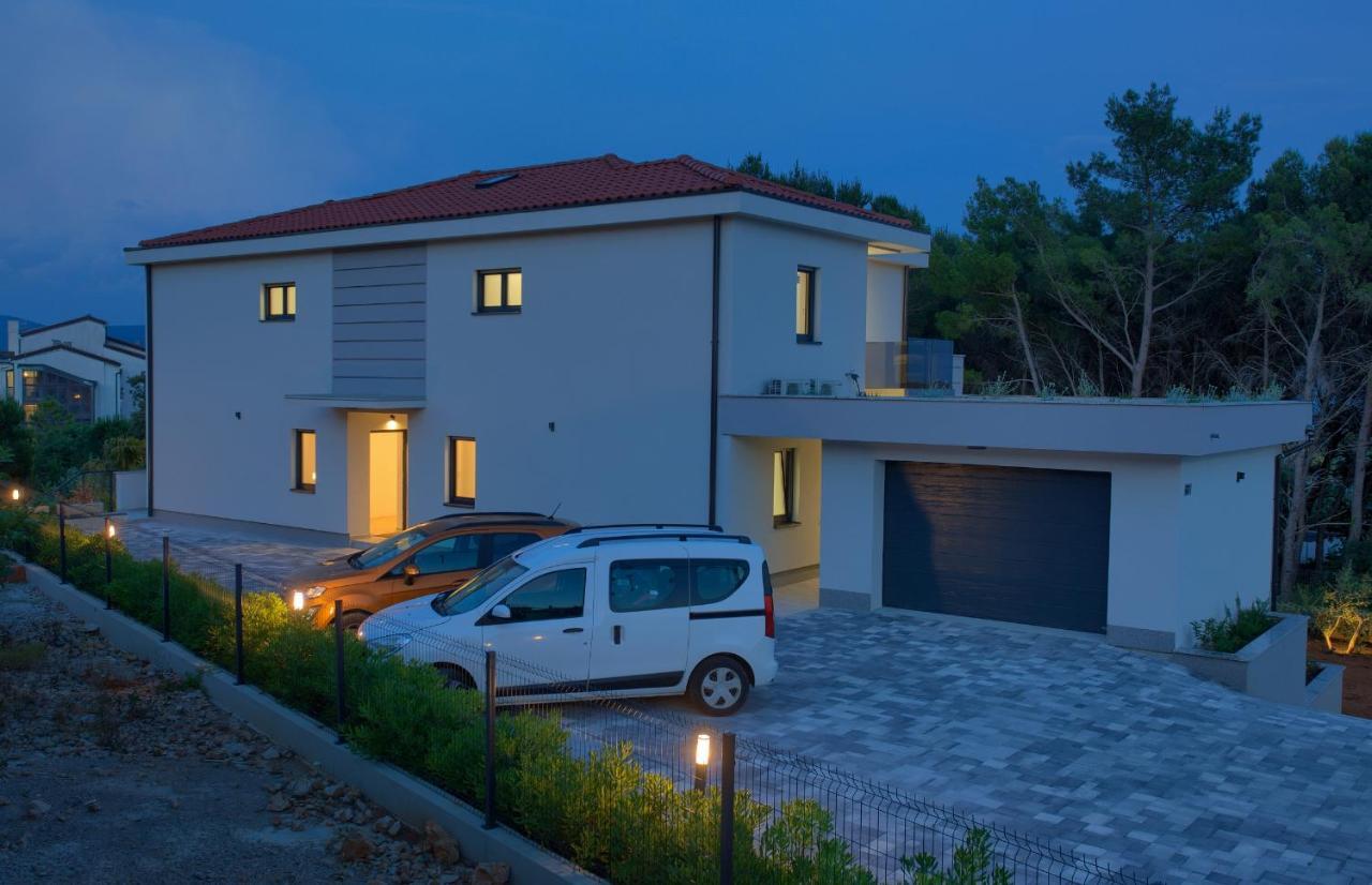 Apartments Paola & Karla With Pool Veglia Exterior foto